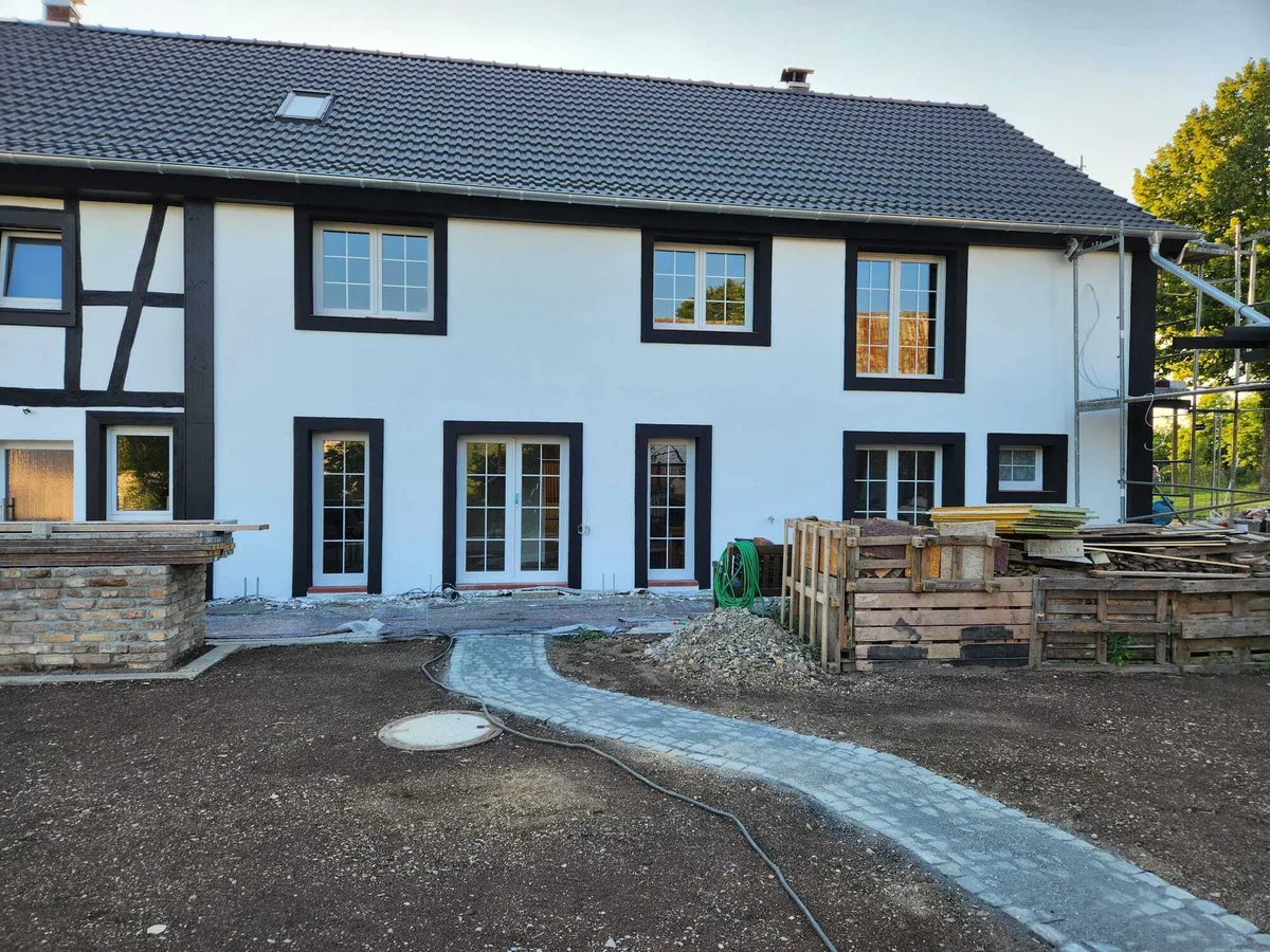 Dom z elewacją w stylu pruskim — Fachwerk, kompleksowy remont